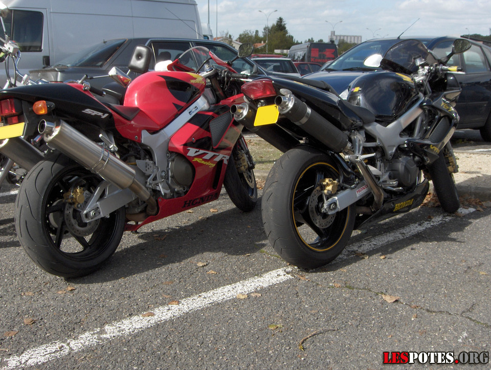 Photographie : Deux VTR Honda