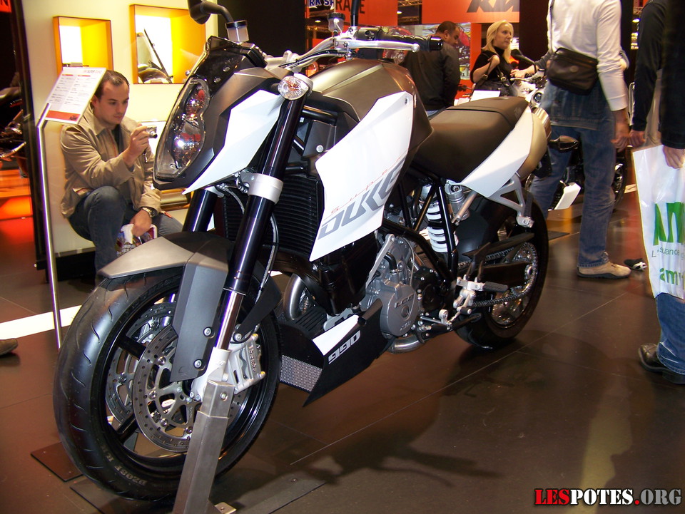 Photographie : KTM 990 SuperDuke (blanc)