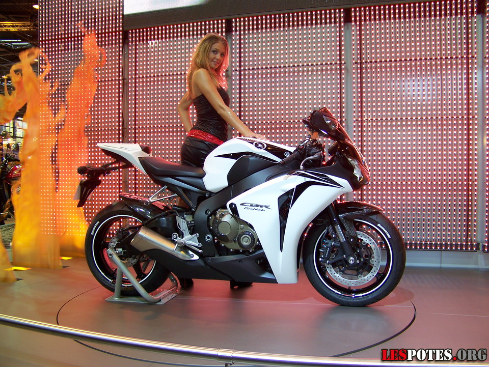 Photographie : Honda 1000 CBR RR (hotesse)