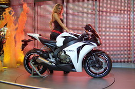 Honda 1000 CBR RR (hotesse)
