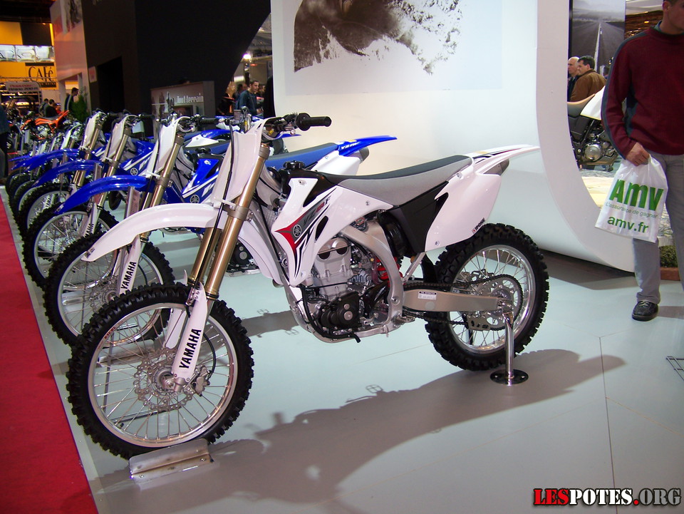 Photographie : Yamaha Stand Cross