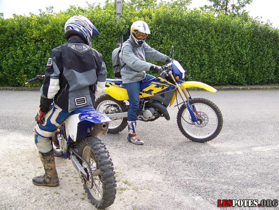 Photographie : 250 YZ bleu / 125 WRE