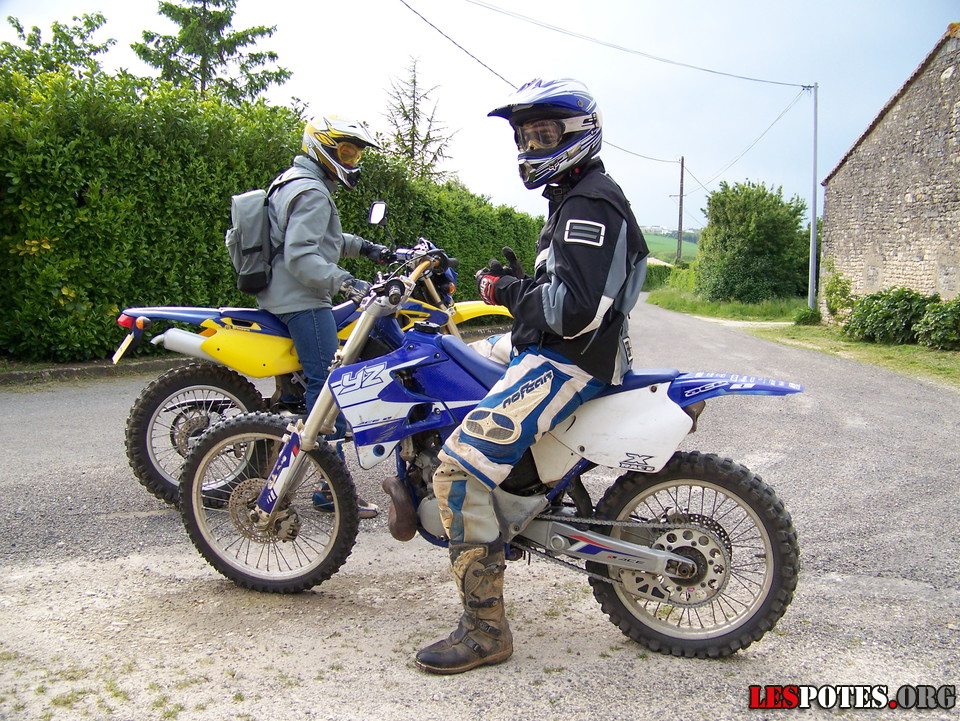 Photographie : 250 YZ bleu / 125 WRE