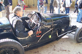 Bugatti n&deg;103 dans les stands