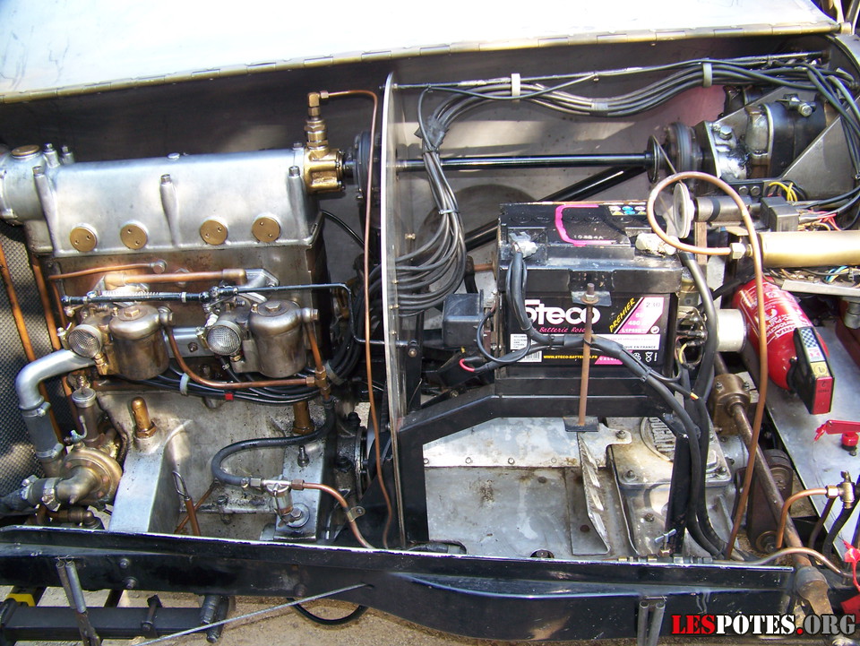 Photographie : Un moteur de Bugatti