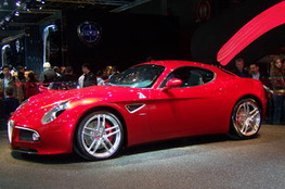 Alfa Romeo 8C competizione profil