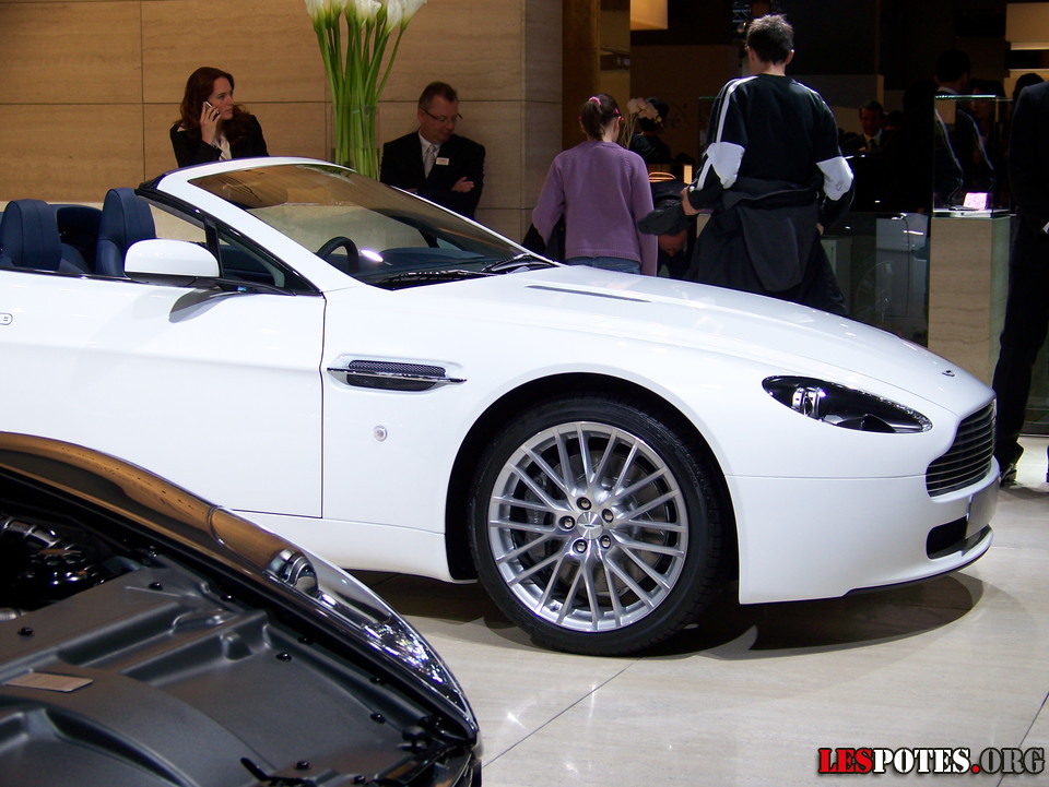Photographie : Aston Martin V8 Vantage profil