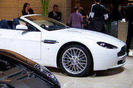 Aston Martin V8 Vantage profil