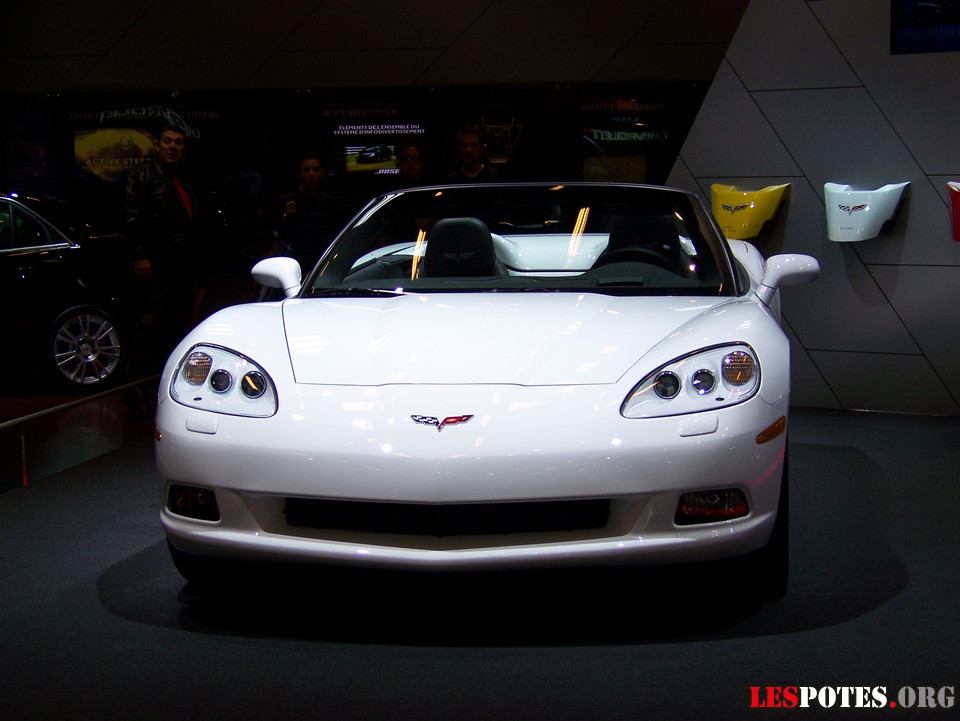 Photographie : Chevrolet Corvette convertible blanc