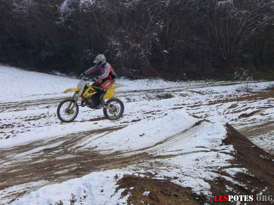 Photographie : Alex 125 RM (saut 3)