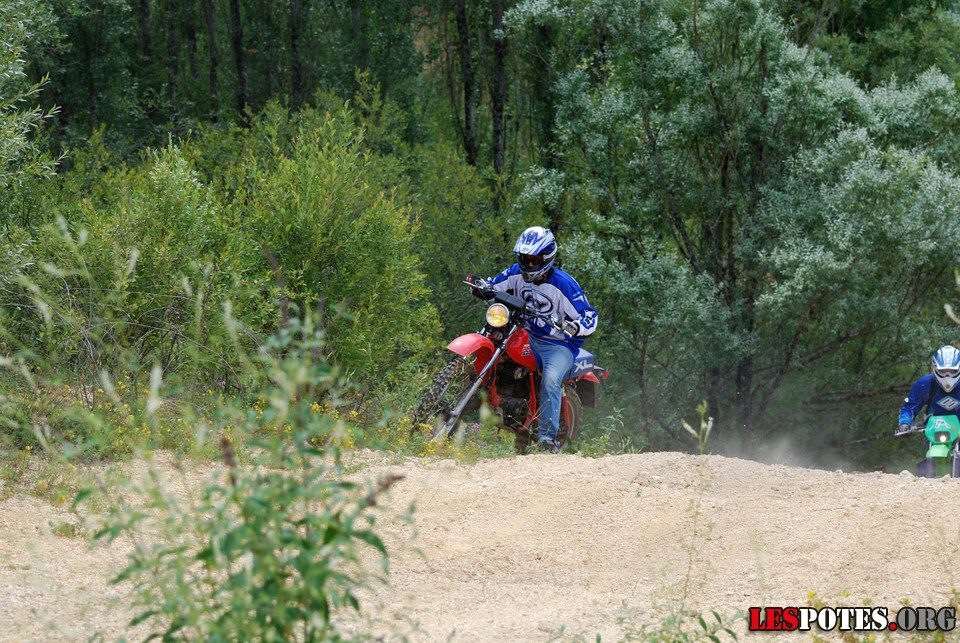 Photographie : Alex se battant avec la 125 XLS