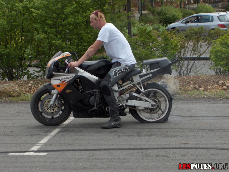 Photographie : Pneu HS (900 CBR)
