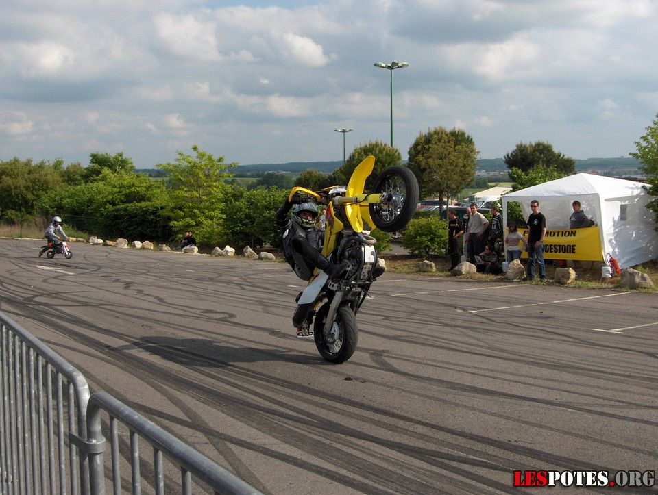Photographie : Supermot' (wheeling)