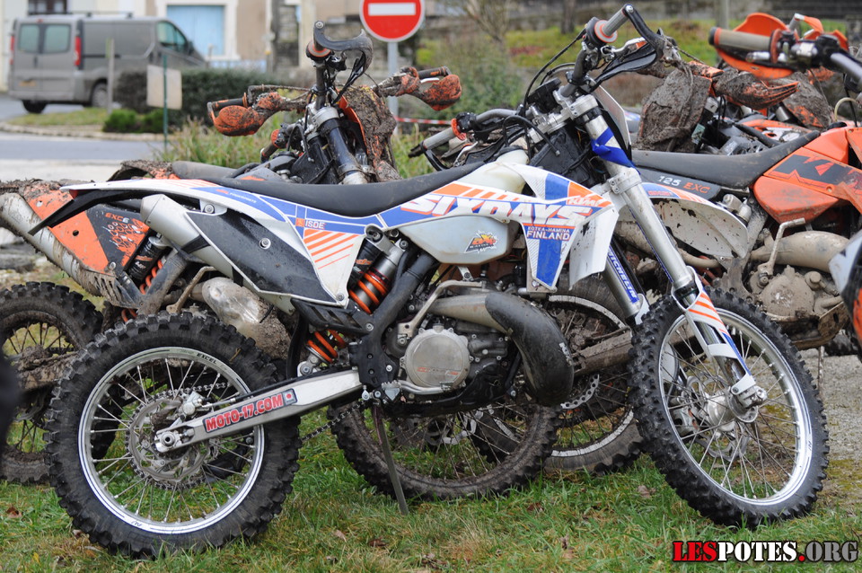 Photographie : paddock midi KTM lav&eacute;e