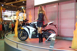 Honda 1000 CBR RR (hotesse)
