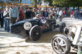 Bugatti n°103 dans les stands