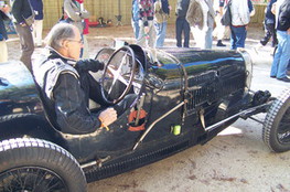 Bugatti n°103 dans les stands