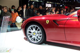 Ferrari - foule sur le stand