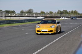 Ligne droite Porsche GT3 jaune