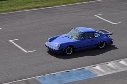 Ligne droite Porsche Carrera bleue