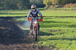 Sp&eacute;ciale - L&eacute;onard &eacute;vite les bosses