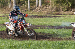 Sp&eacute;ciale - Ktm derri&egrave;re Ludo